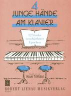 4 junge Hände am Klavier 