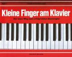 Kleine Finger am Klavier 1 