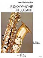 Saxophone en jouant 2 