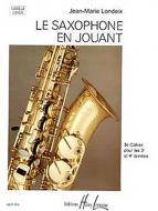 Saxophone en jouant 3 