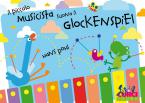 Piccolo Musicista Suona Il Glockenspiel 