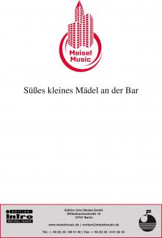 Süßes kleines Mädel an der Bar 