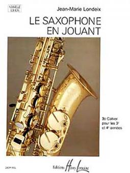 Saxophone en jouant 3 