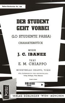Der Student geht vorbei 