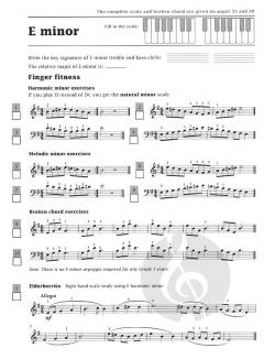 Improve your scales! Piano Grade 1 von Paul Harris 