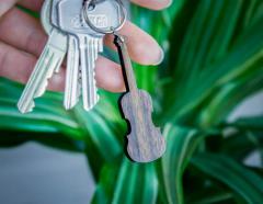 Schlüsselanhänger Violine Walnuss 