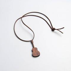 Halskette Gitarre Walnuss 