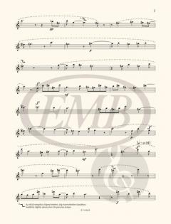 Hill, Wind, Blue von Zsolt Serei 