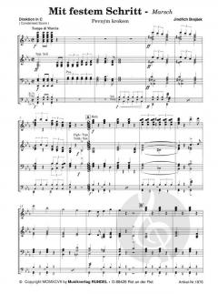 Mit festem Schritt 