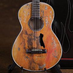 Willie Nelson Signature 'Trigger' - Acoustic Model von Axe Heaven im Alle Noten Shop kaufen