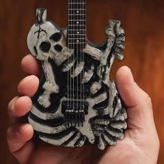 George Lynch Skull & Bone Model von Axe Heaven im Alle Noten Shop kaufen